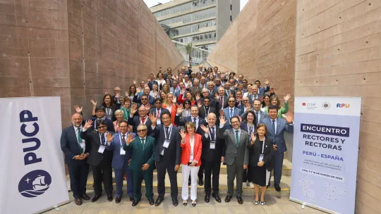 Foto grupal de los rectores asistentes al Encuentro de Rectores y Rectoras Perú-España