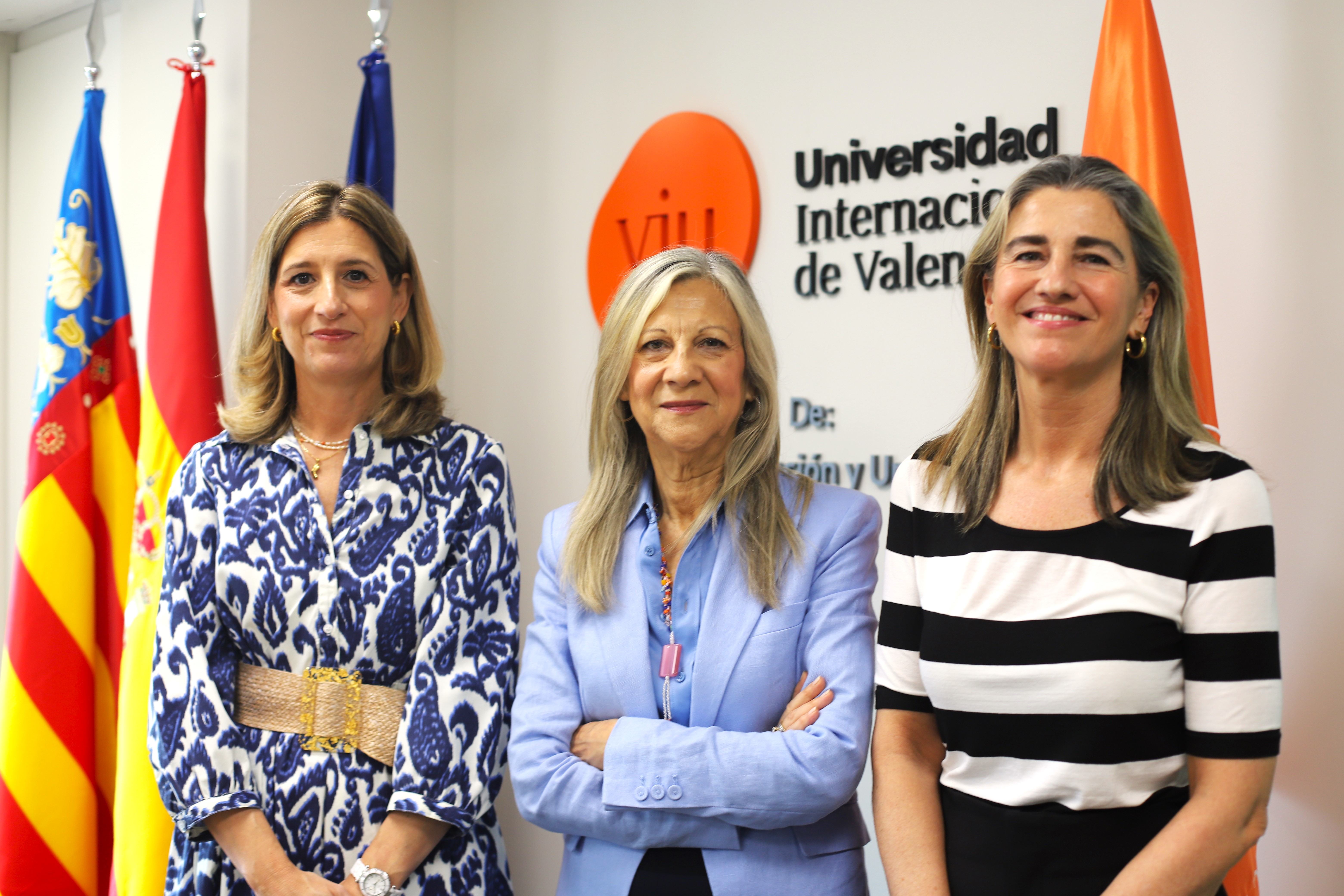 Dra. Eva María Giner, rectora de la Universidad Internacional de Valencia; Amparo Maties, presidenta del Club de Encuentro Manuel Broseta; y la Dra. Julia Martínez Candado, decana de la Facultad de Ciencias Sociales y Jurídicas de VIU