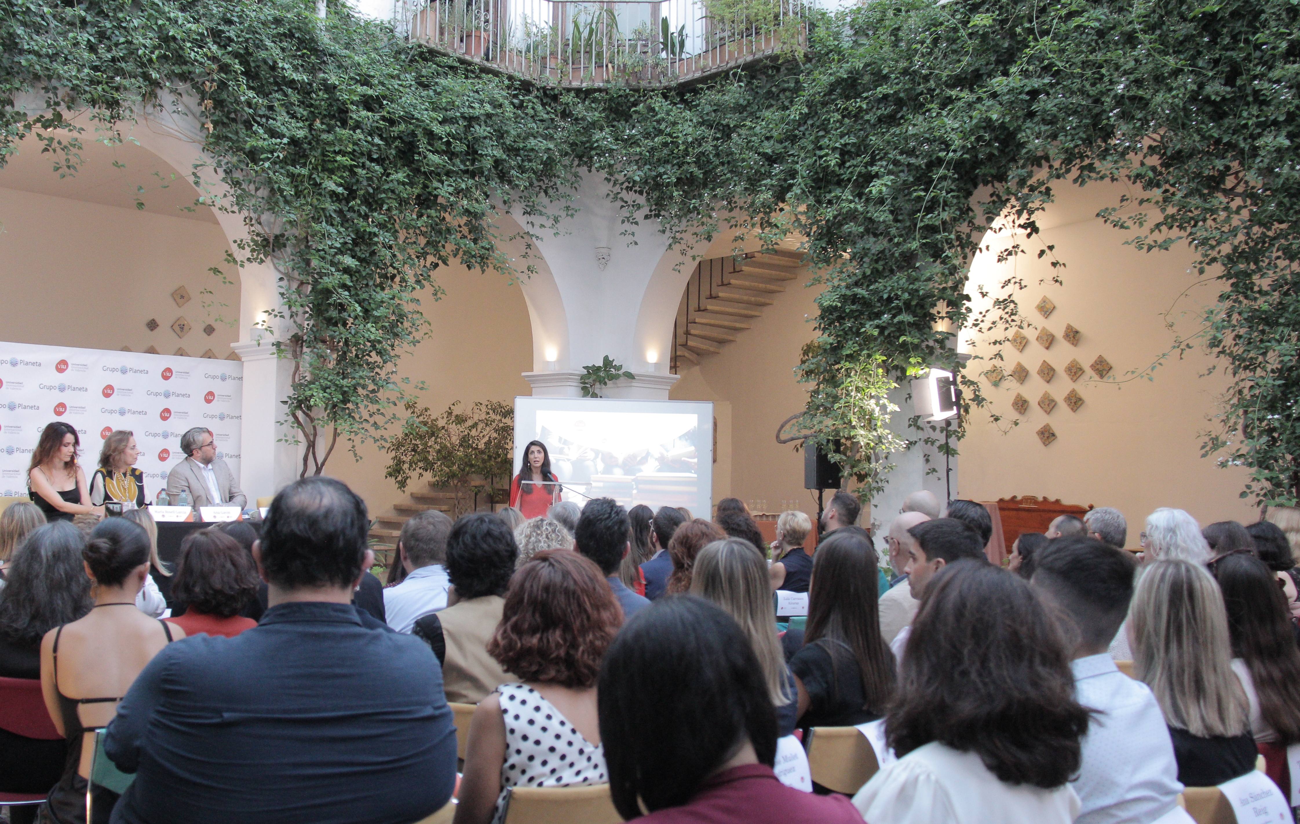 Panorámica del público durante la intervención de Espido Freire en la Velada literaria 2024