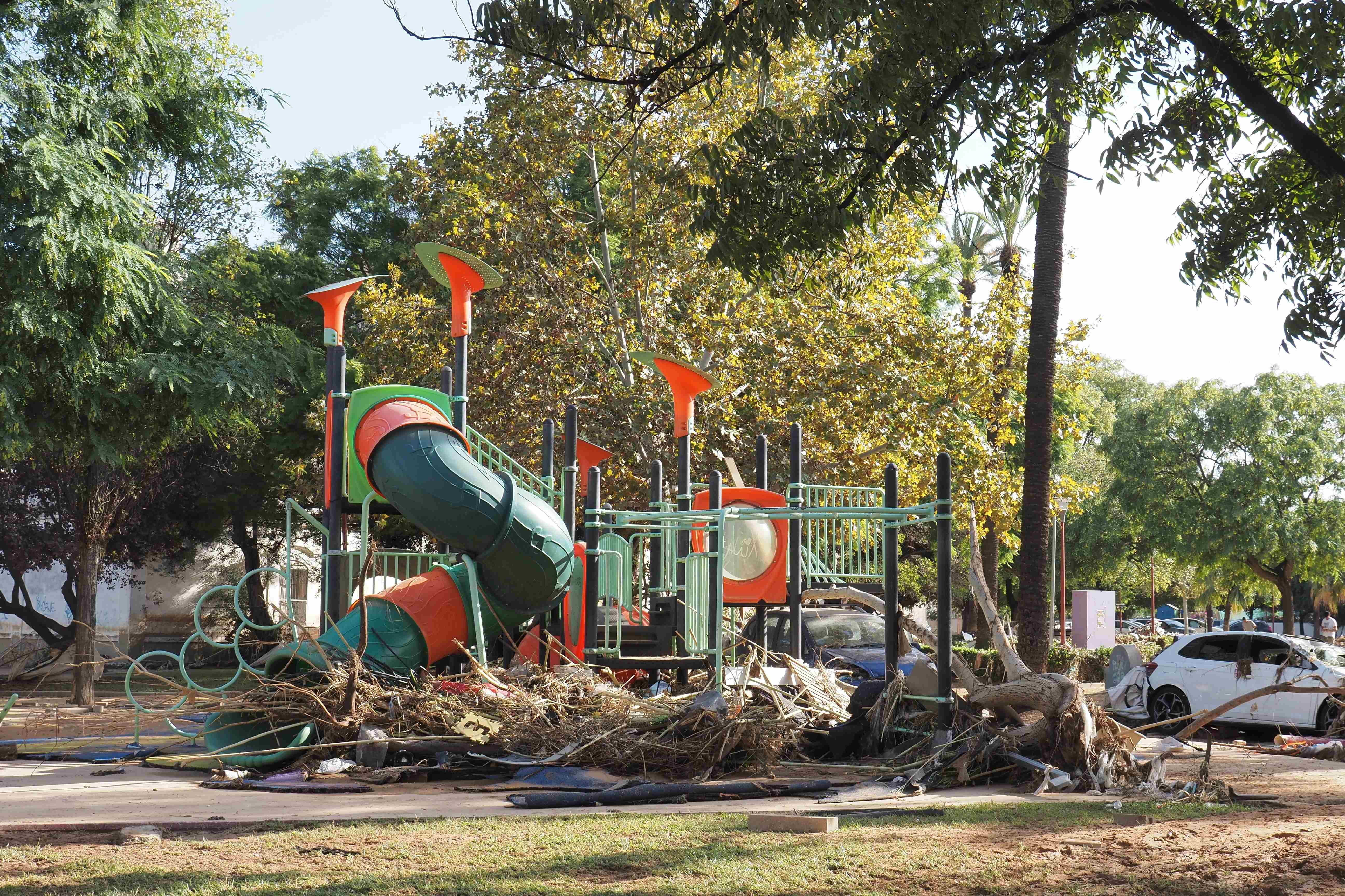 Parque infantil afectado por las consecuencias de la DANA en Valencia