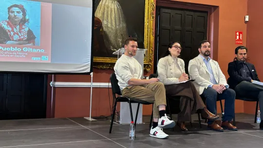 Header noticia presentación libro Pueblo Gitano