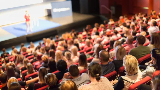 Imagen Portada Masterclass Online: Comunicar y conducir eventos: claves desde la experiencia televisiva