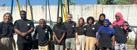 . El equipo de trabajo de la House of Hope de Zanzíbar junto a los responsables de dirección de la Fundación NED y el proyecto PsicoNED